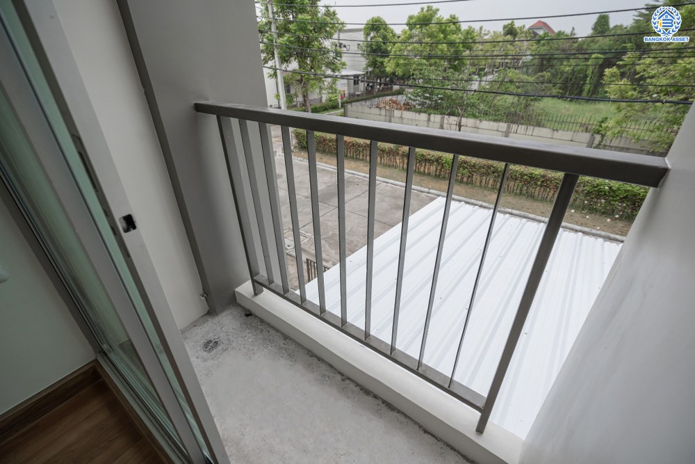 บ้านมือสองตกแต่งใหม่ โครงการ ลุมพินีทาวน์วิลล์ ราชพฤกษ์-นครอินทร์ เนื้อที่ 17.5 ตร.ว. ฟังก์ชัน 3 ห้องนอน 2 ห้องน้ำ 1 ที่จอดรถ บรรยากาศโครงการมีความเป็นส่วนตัว หน้าบ้านไม่ชนใคร พร้อมสิ่งอำนวยความสะดวกโครงการครบครัน บนทำเลดีเชื่อมต่อเข้าเมืองได้ง่าย ทั้งถนนราชพฤกษ์ ถนนนครอินทร์ จุดขึ้นทางด่วน "ศรีรัช"